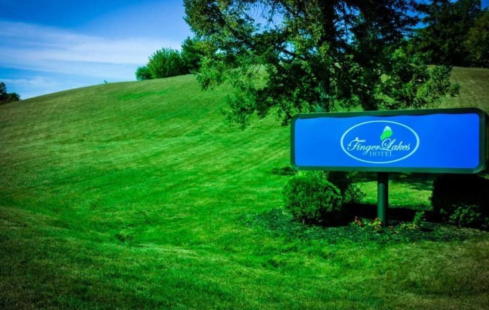 Finger Lakes Hotel Farmington Exterior photo